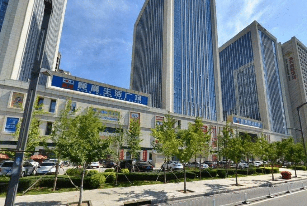 寬廣集團(tuán)嘉和廣場(chǎng)總部及超市門(mén)店